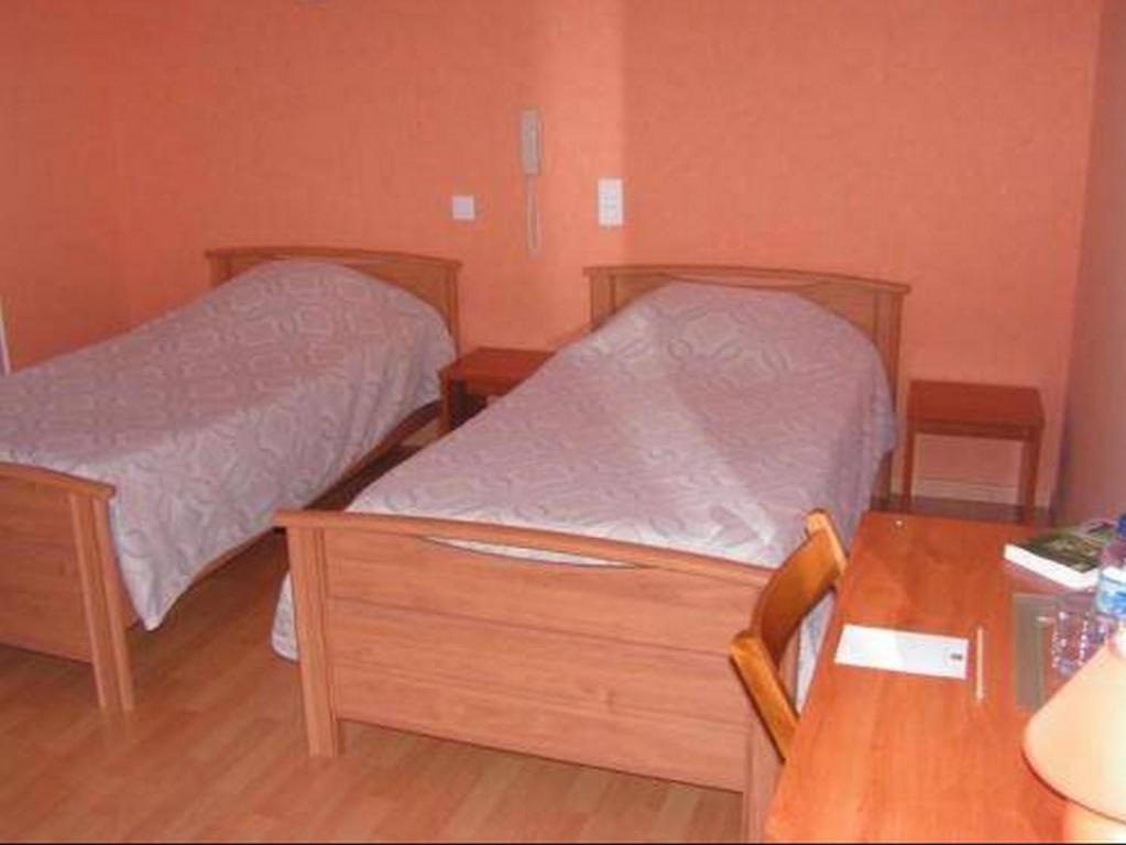 Au P'Tit Quinquin Hotel Le Val-Saint-Pere Room photo