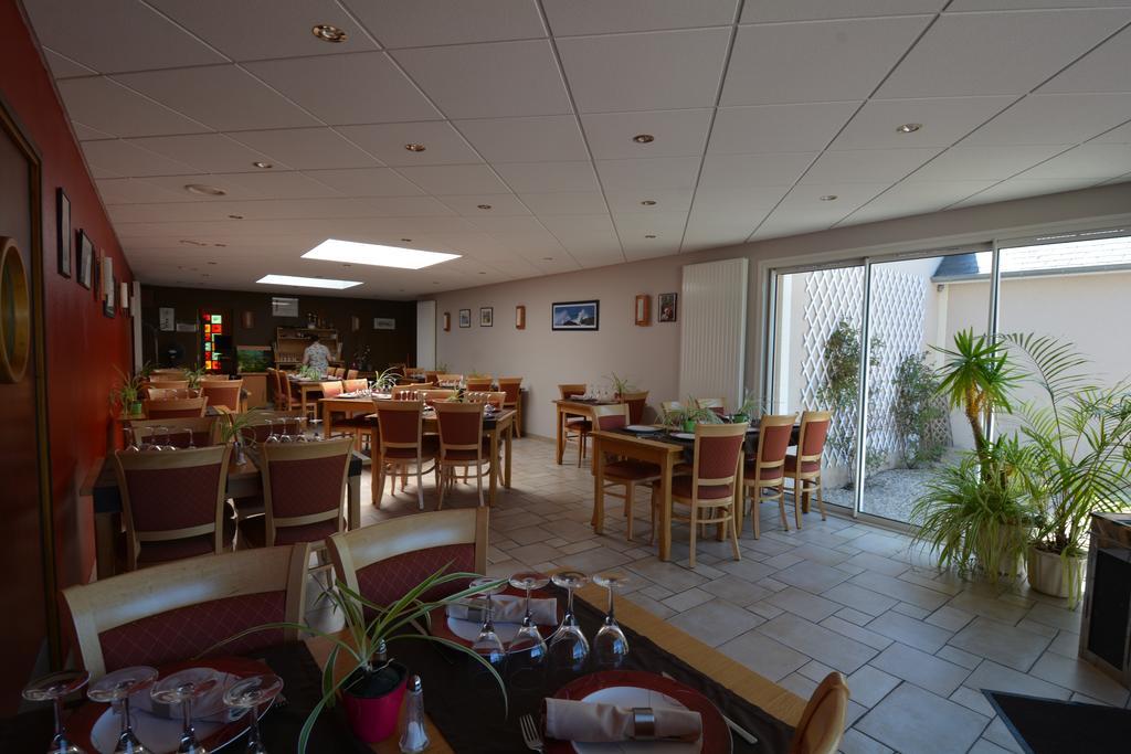 Au P'Tit Quinquin Hotel Le Val-Saint-Pere Exterior photo