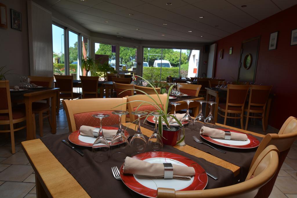 Au P'Tit Quinquin Hotel Le Val-Saint-Pere Exterior photo